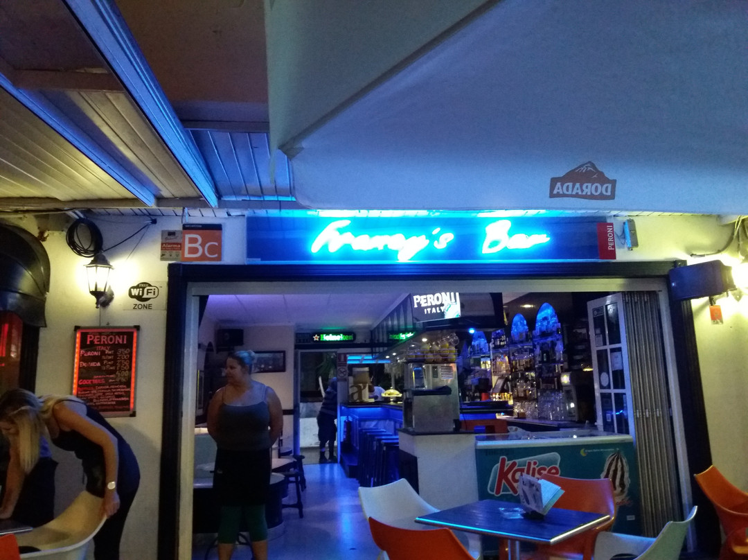 Francy's Bar景点图片