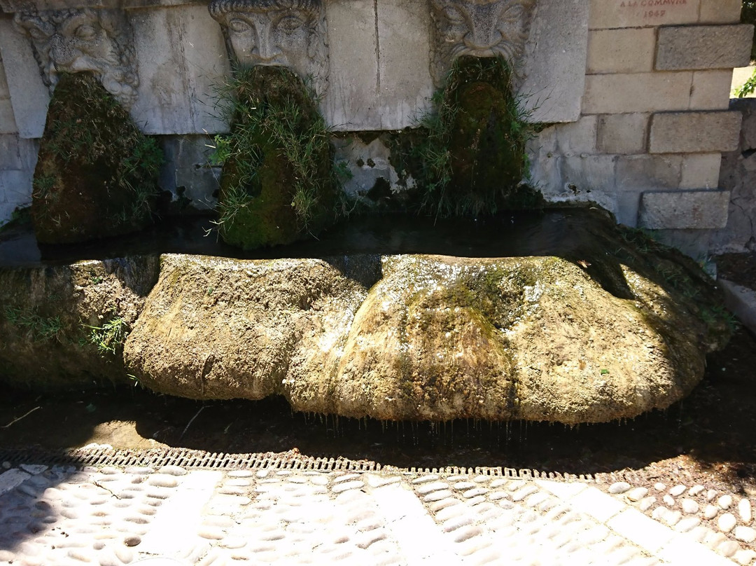 Fontaine aux Trois Masques景点图片