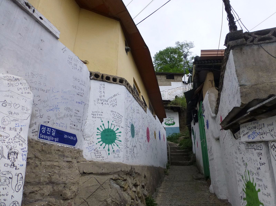 Sinsedong Mural Village-安东市必去景点