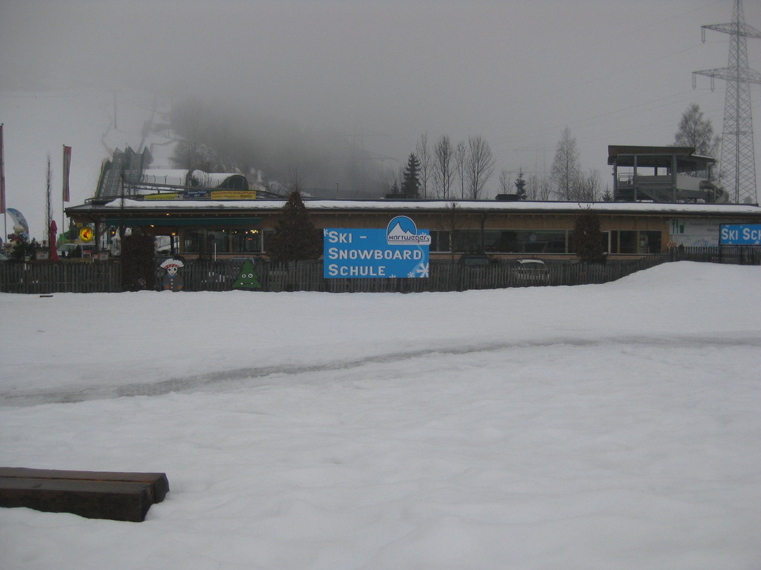 Hartwegers Ski & Snowboard School-卡普润必去景点