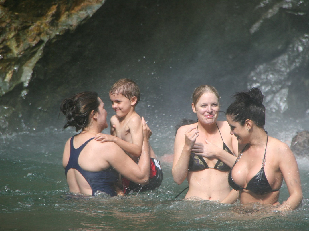 Nakawaga Waterfall-萨武萨武必去景点