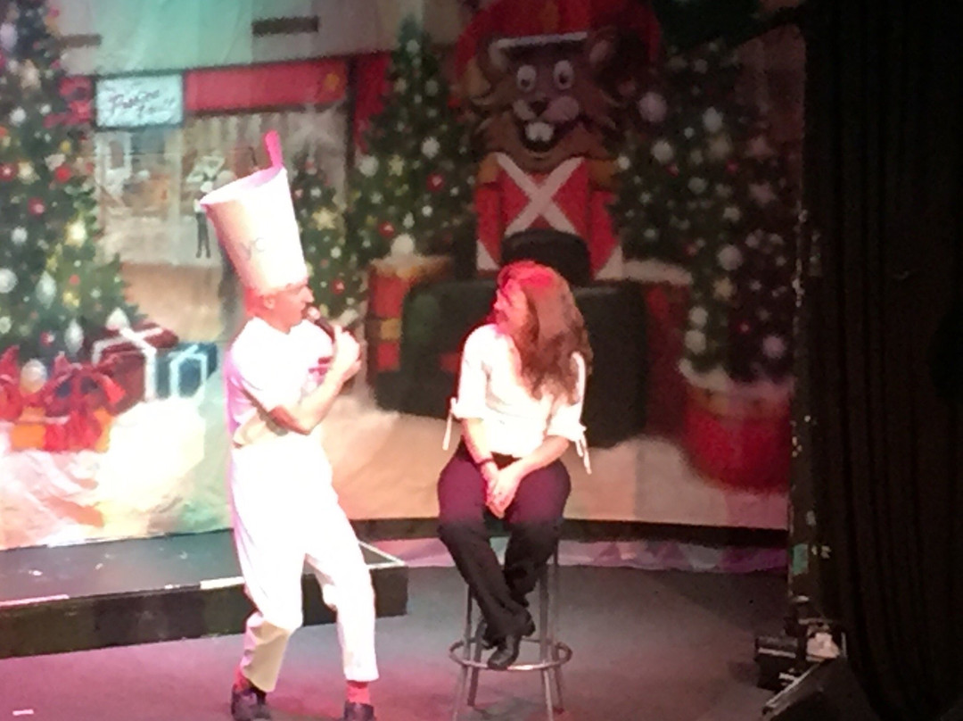 The Giggle Dam Dinner Theatre-高贵林港必去景点