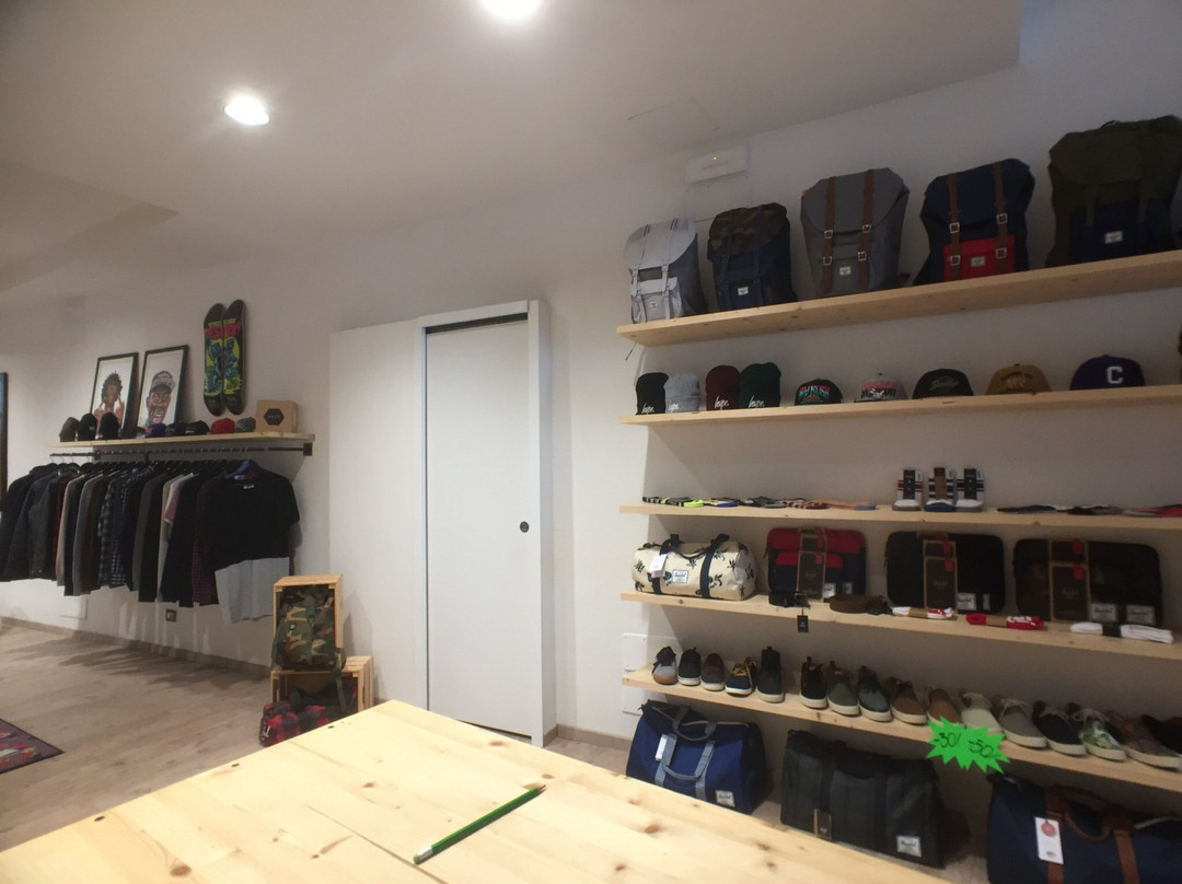 Above Street shop-皮斯托亚必去景点
