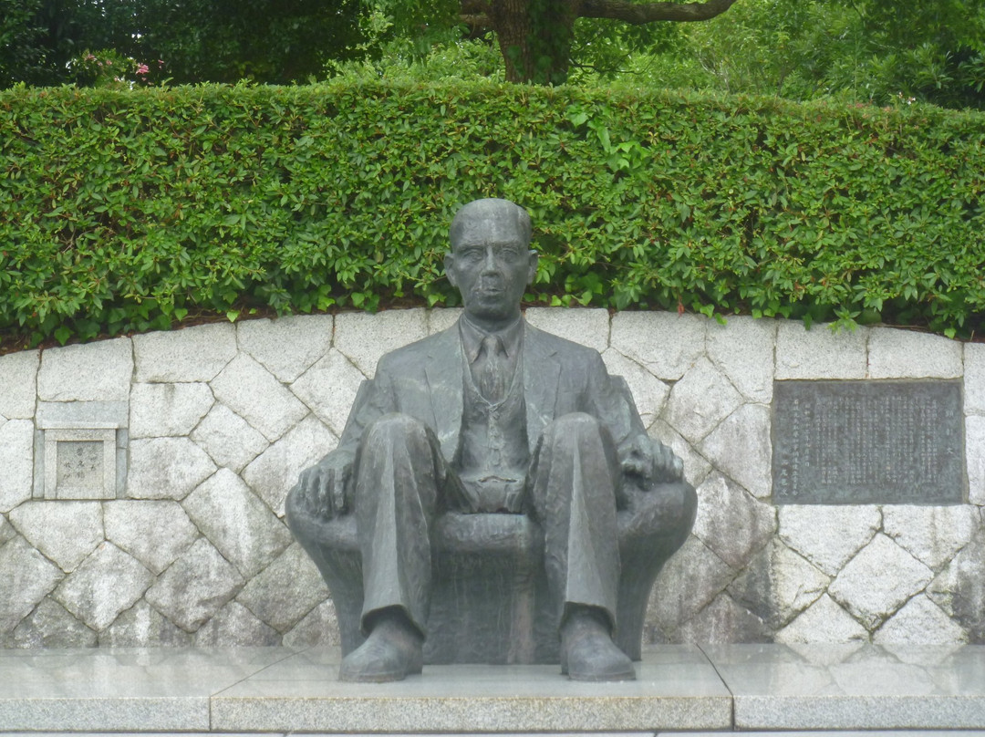 Governor Jiro Ishiba Statue-鸟取市必去景点