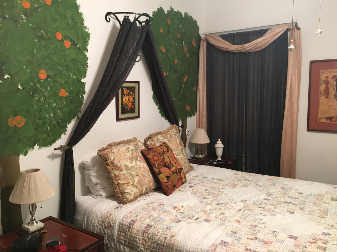 Ruta's Old Town Inn主图