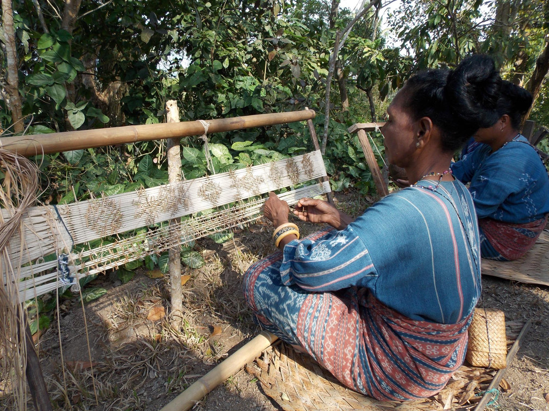 Watublapi Weaving Village景点图片