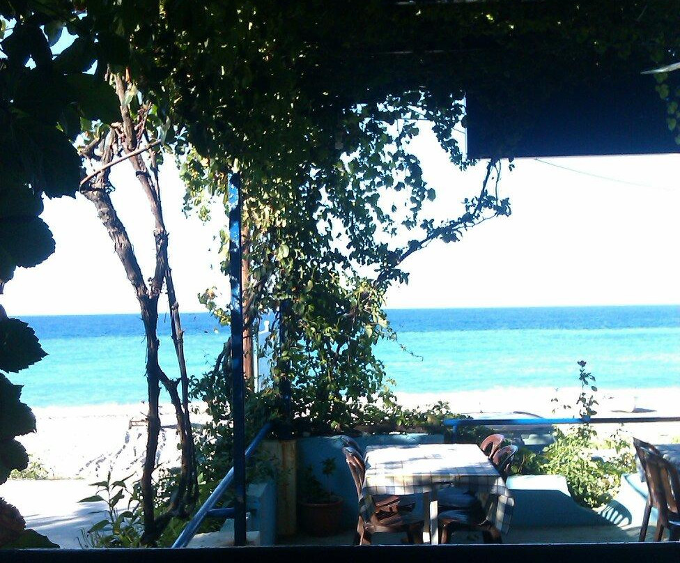 Chiliadou Beach-Paralia Chiliadou必去景点