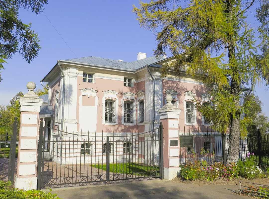 Lopasnya-Zachatyevskoye Manor House and Museum景点图片