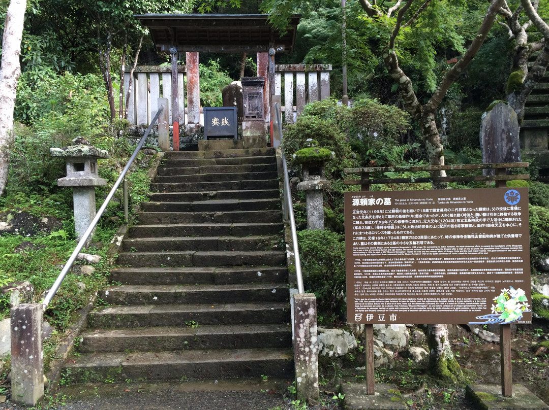 Grave of Minamotono Yoriie景点图片