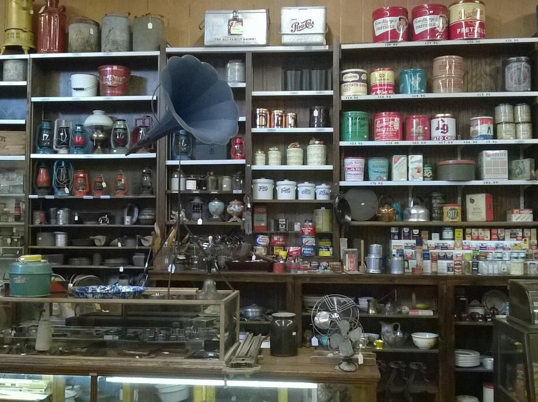 Cackleberry Farm Antique Mall景点图片