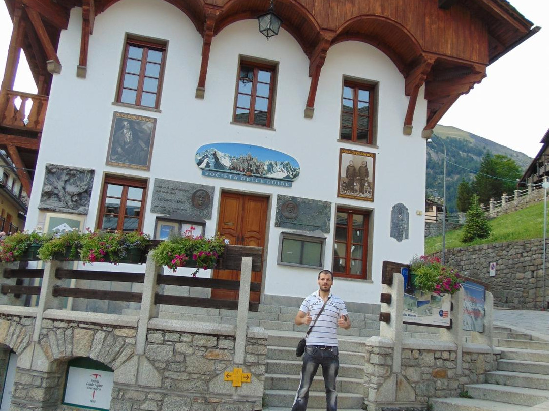 Societa Guide Alpine Courmayeur-库马约尔必去景点