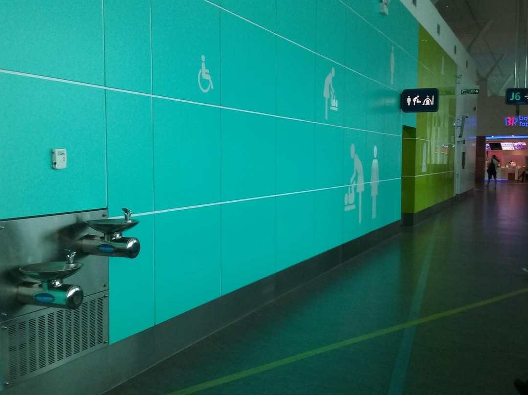 吉隆坡国际机场二号航站楼通道-雪邦必去景点