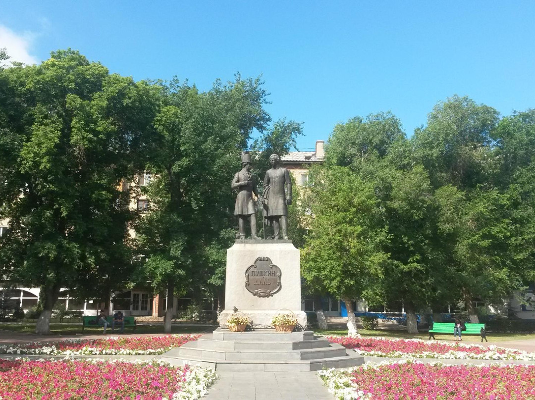 Monument to Pushkin and Dal-Orenburg必去景点