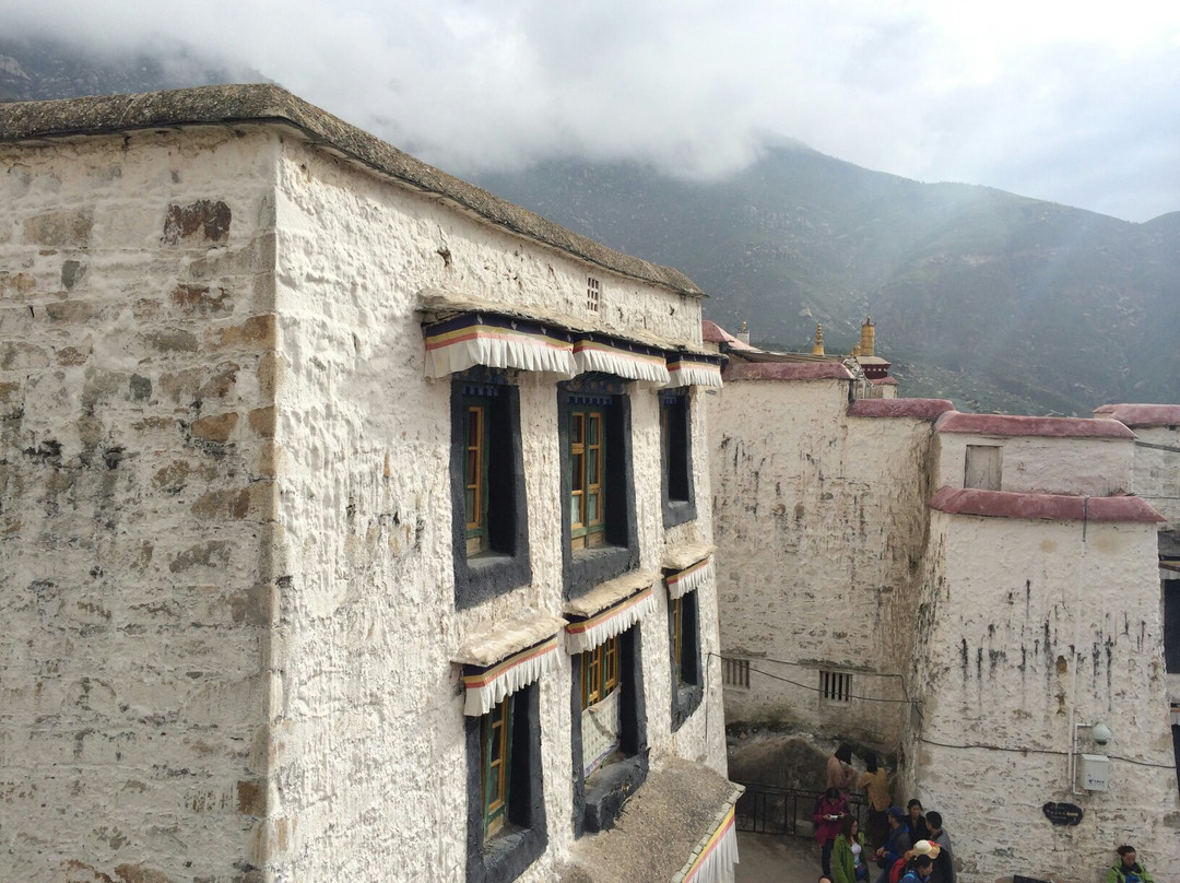 恰嘎曲德寺-桑日县必去景点