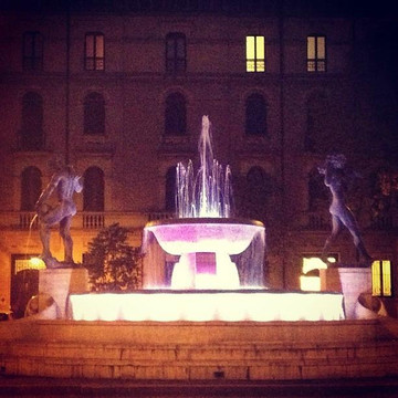 Fontana Dei Due Fiumi-摩德纳必去景点
