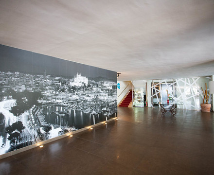 卢斯滨海酒店主图