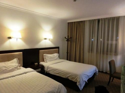 丰荣君华酒店主图