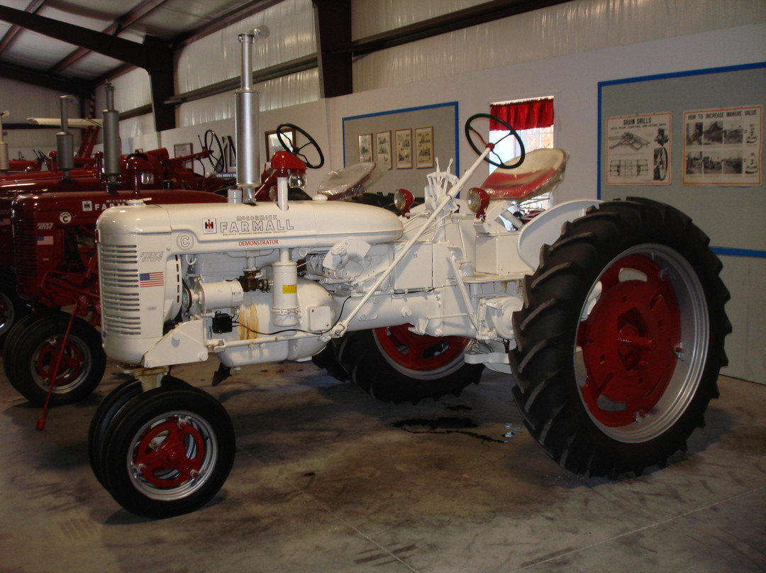 Paquette's Historical Farmall Tractor Museum景点图片