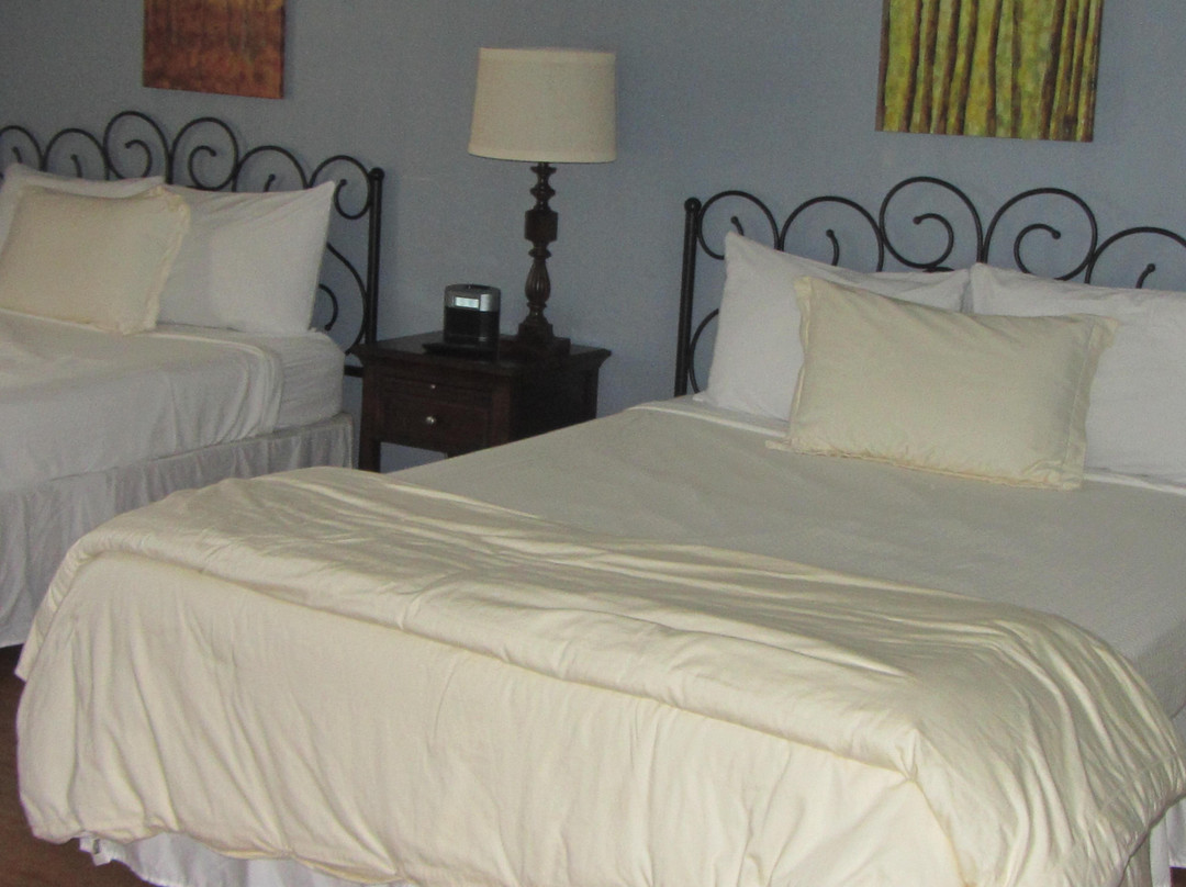 Whispering Winds Motel主图