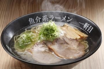 ひょう柄どんぶりの塩ラーメン屋さん一軒目