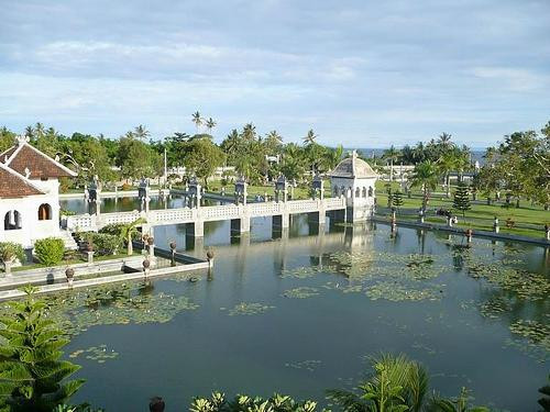 乌戎水皇宫-卡朗阿森必去景点