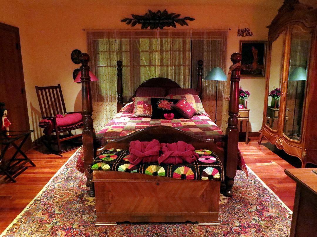 Cottage Lake Gardens Bed and Breakfast主图