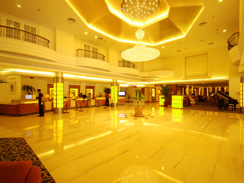 银座泉城大酒店主图