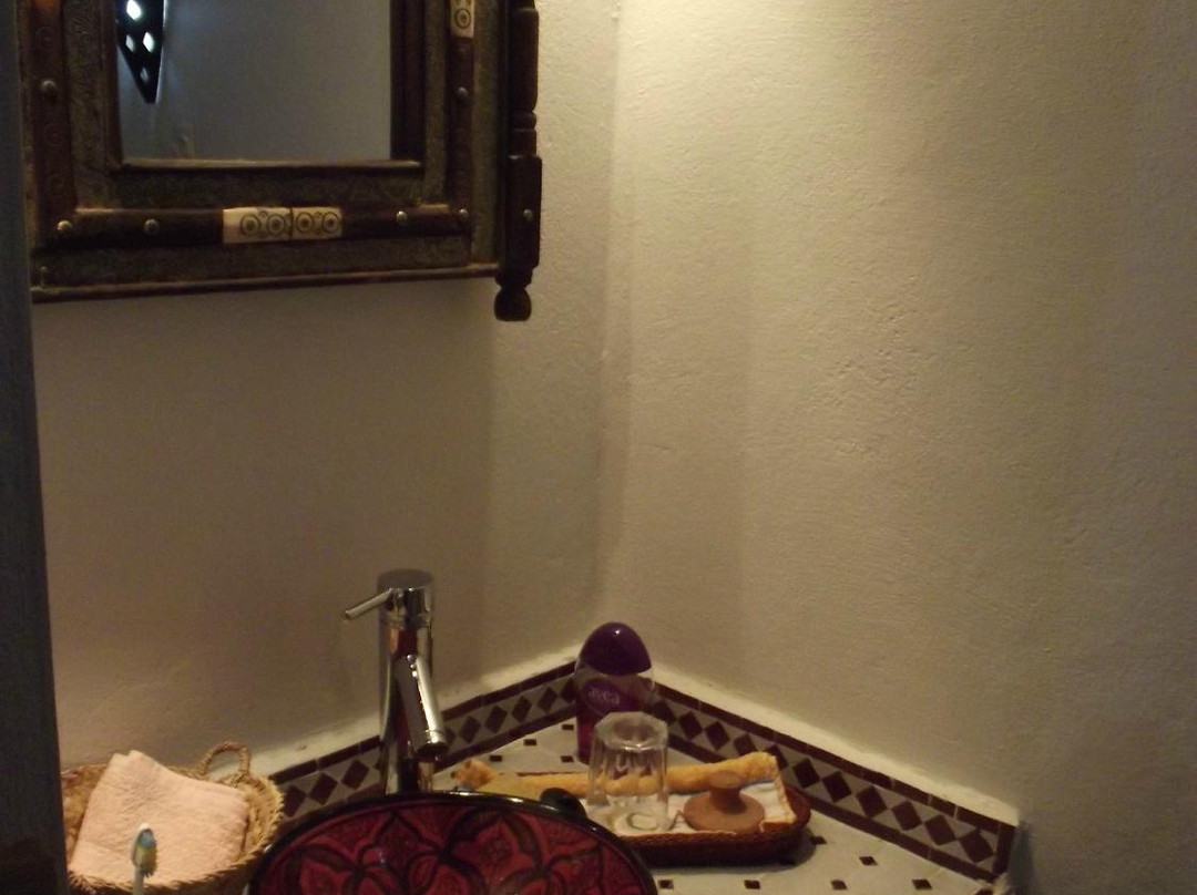 Au Bord de l'Eau主图