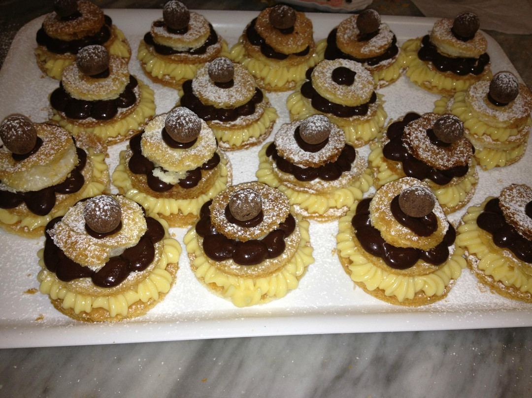 Rivisondoli餐馆和美食-Pasticceria Botton D'Oro
