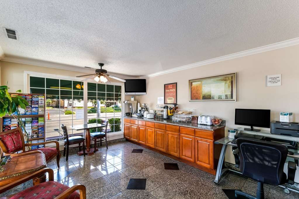 Econo Lodge Woodland Near I-5主图