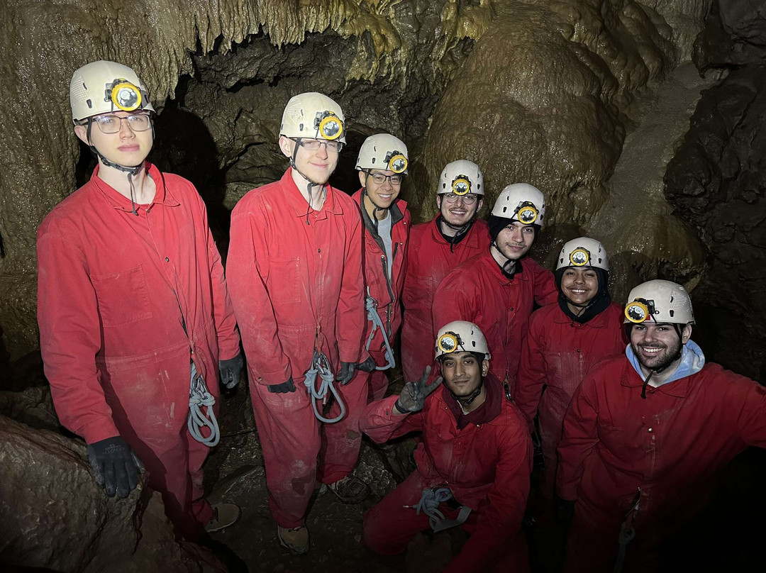 Canmore Cave Tours-坎莫尔必去景点