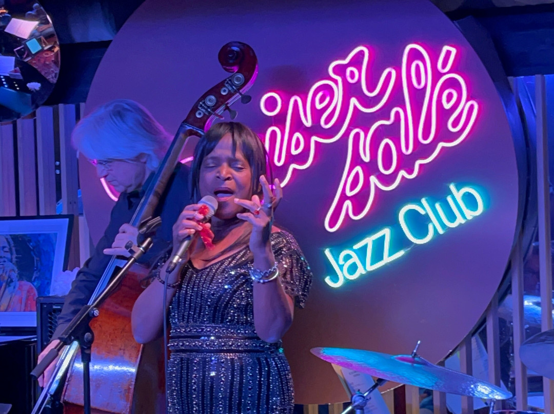 Le Baiser Sale酒吧-巴黎必去景点