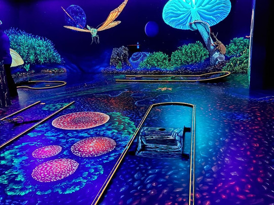 Glowing Rooms 3D Schwarzlicht Minigolf Dresden-德累斯顿必去景点