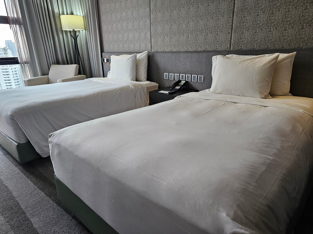 曼谷素坤逸路假日酒店主图