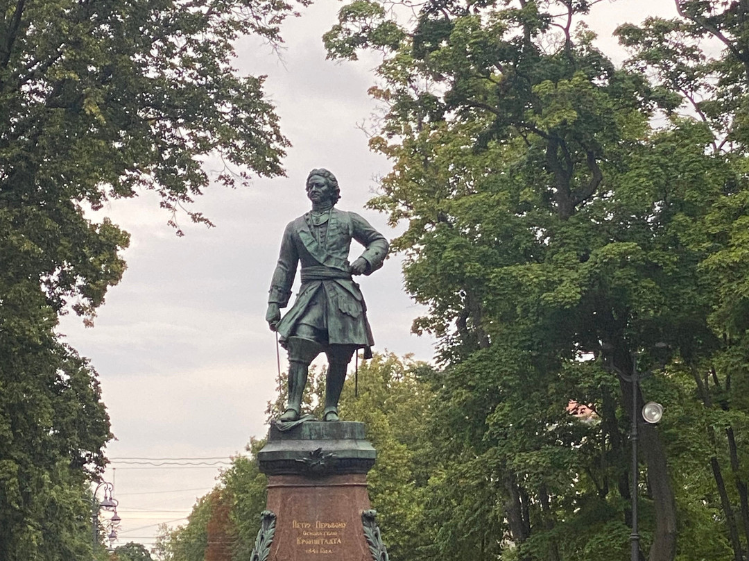 Monument to Peter the Great the Founder of Kronstadt景点图片