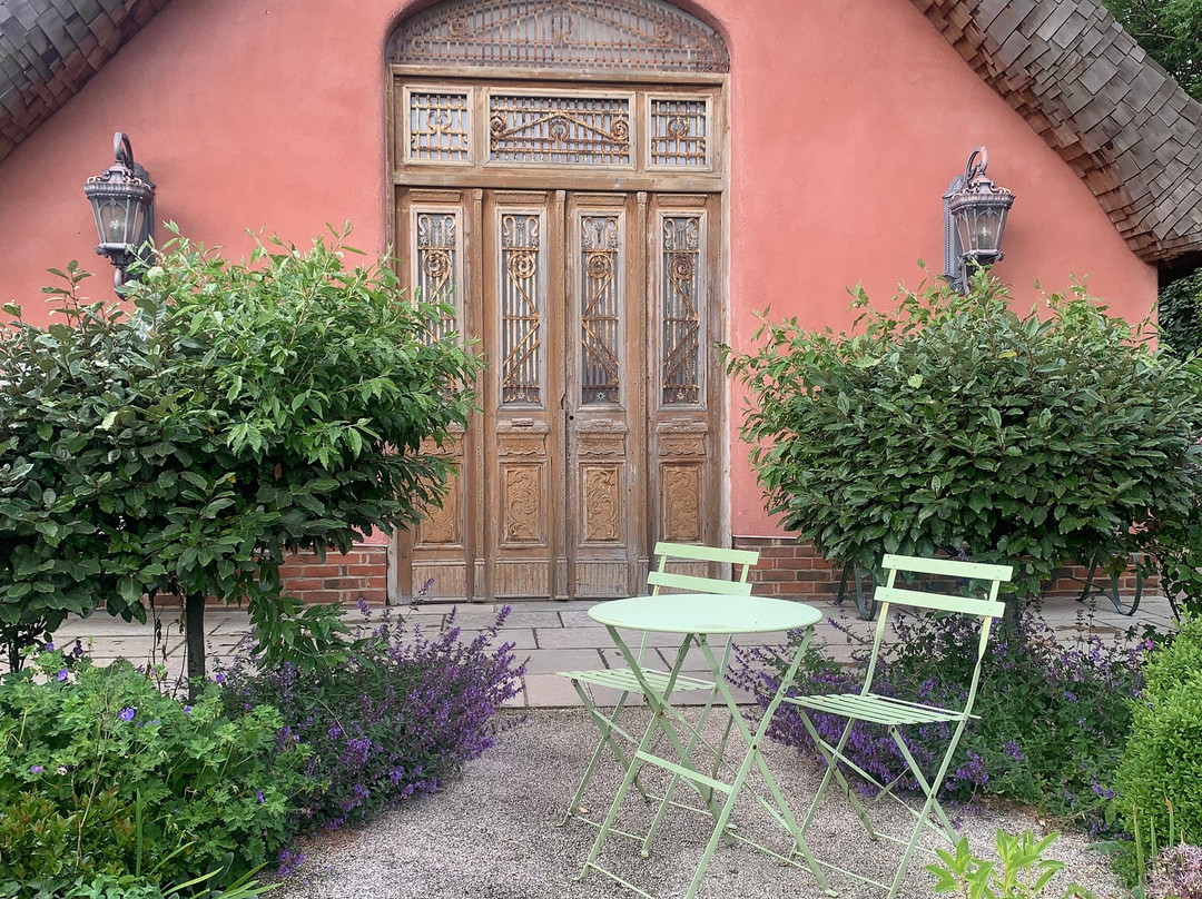 Le Petit Chateau & William De Percy主图