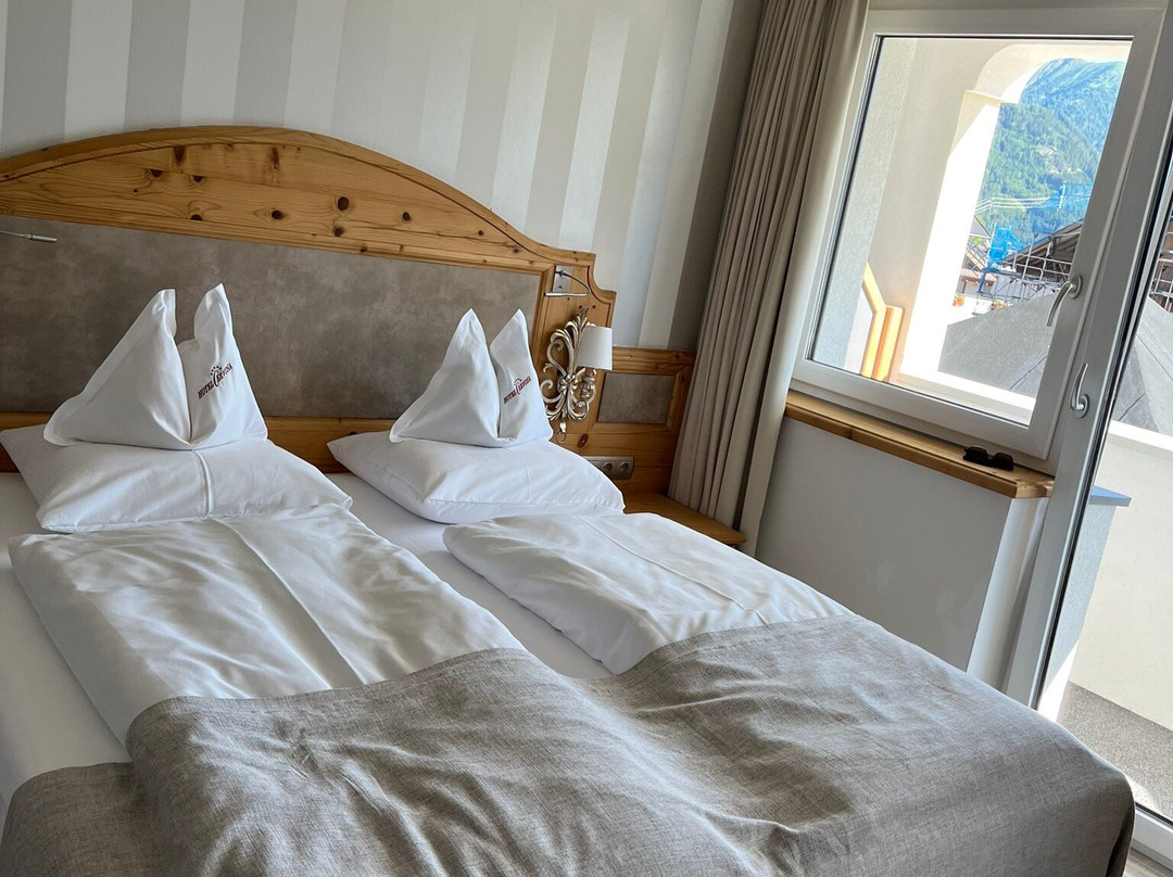 瑟尔沃萨健康酒店主图