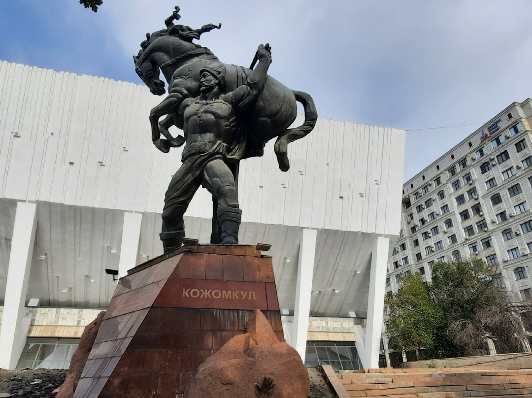 Monument to Baatyr Kaba Uulu Kozhomkul-比斯凯克必去景点