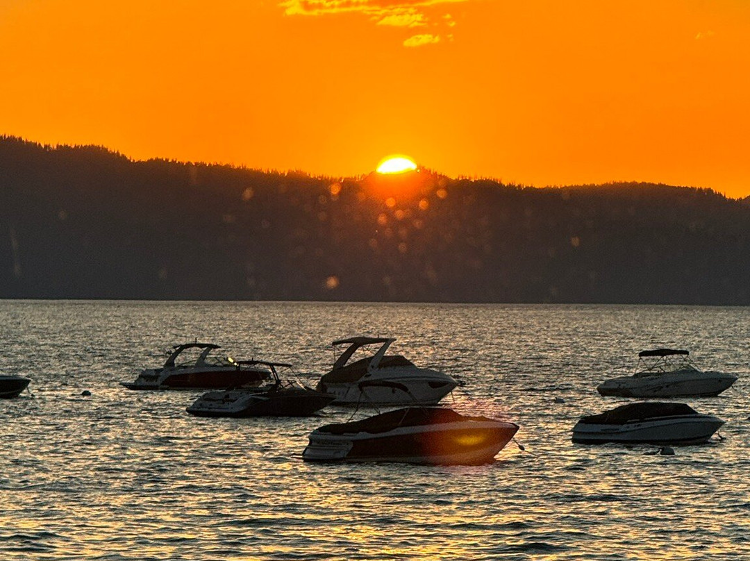 Round Hill Pines Beach and Marina-Zephyr Cove必去景点
