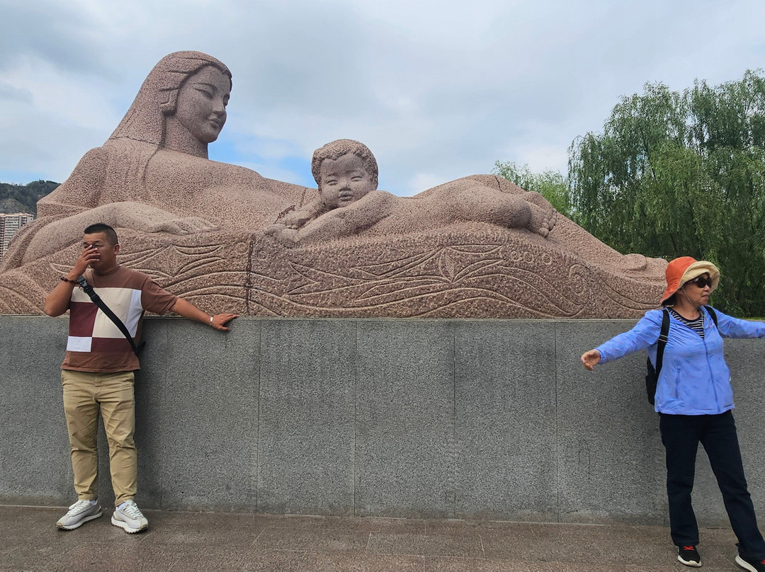 黄河母亲雕塑-兰州市必去景点