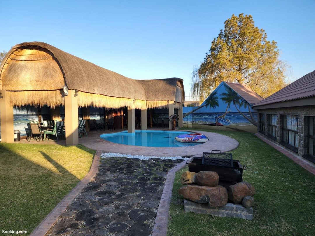 The Log Cabin Apartments Hotel主图