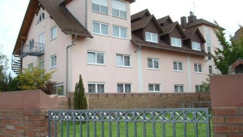 Hotel Zur Eisenbahn主图
