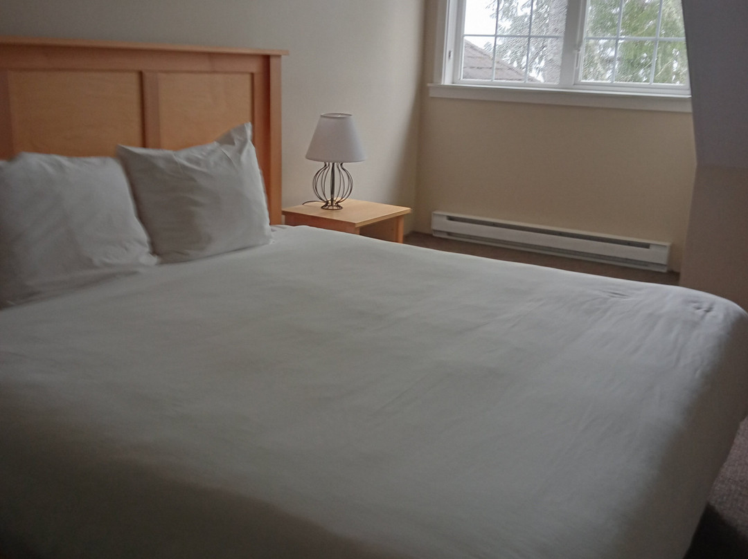Waters Edge Shoreside Suites主图