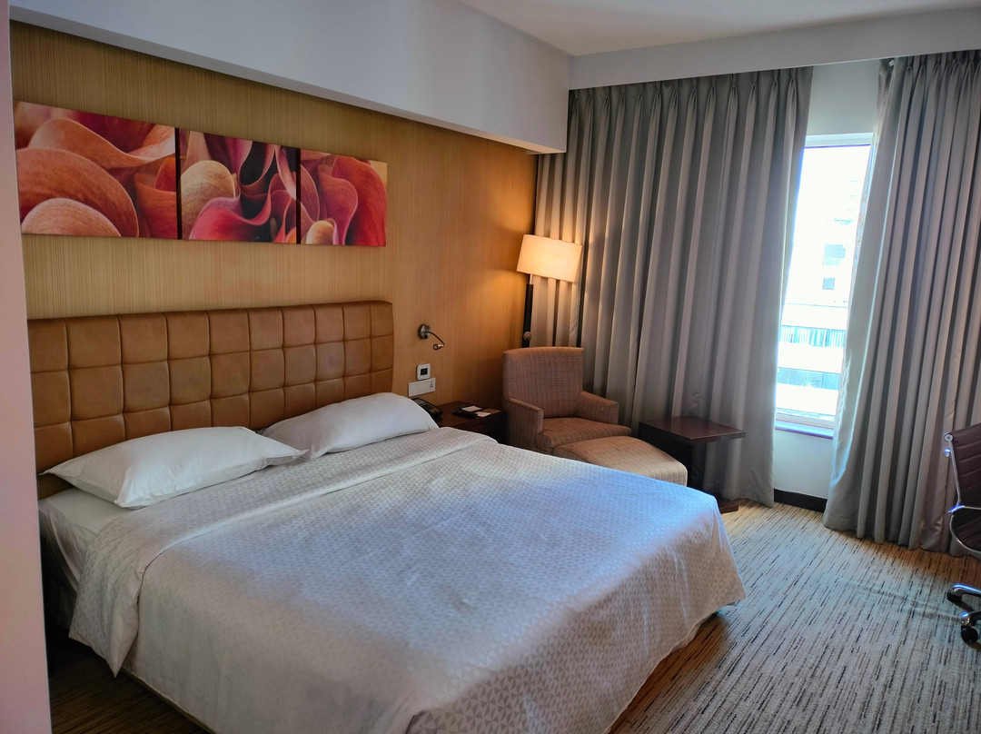 浦那福朋喜来登喜來登酒店及服务式公寓主图