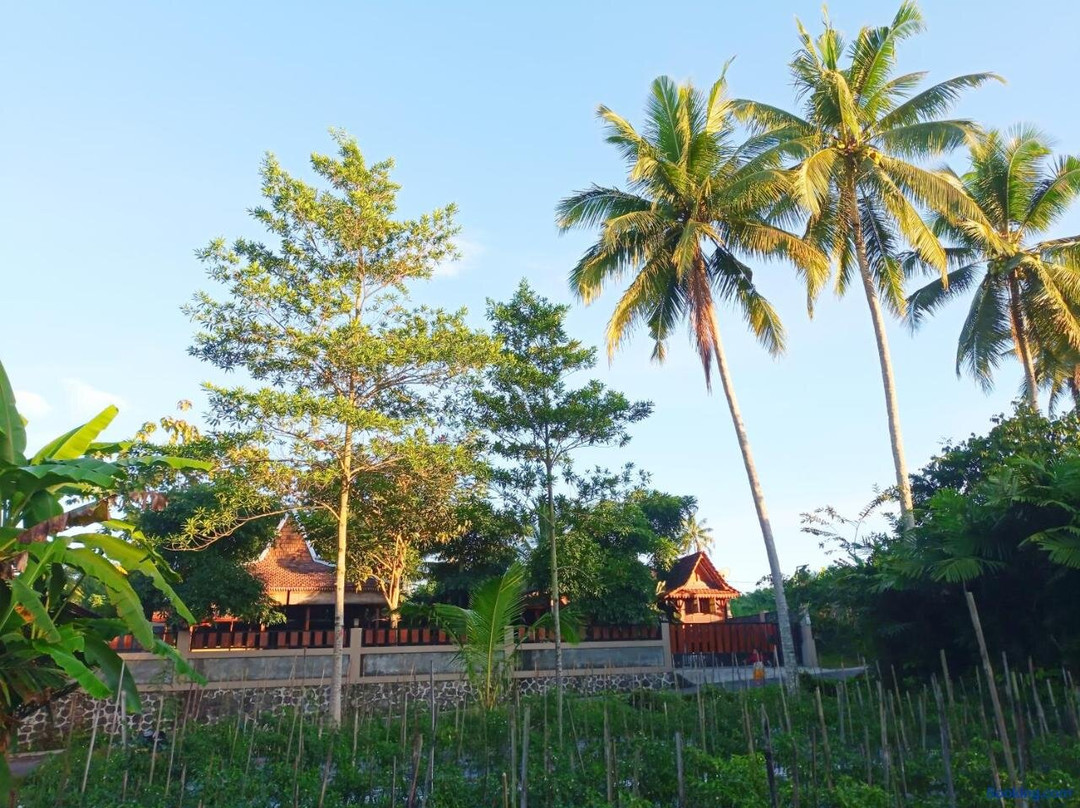 Angler Homestay & Joglo