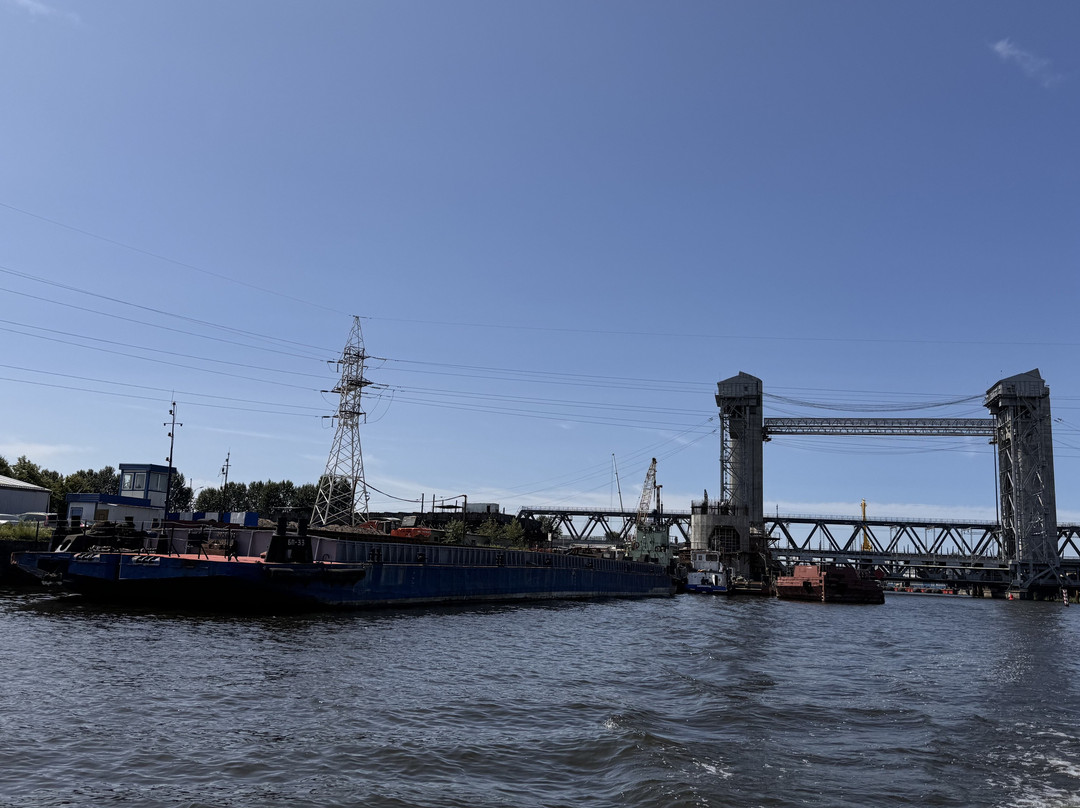 Dvukhyarusny Bridge景点图片