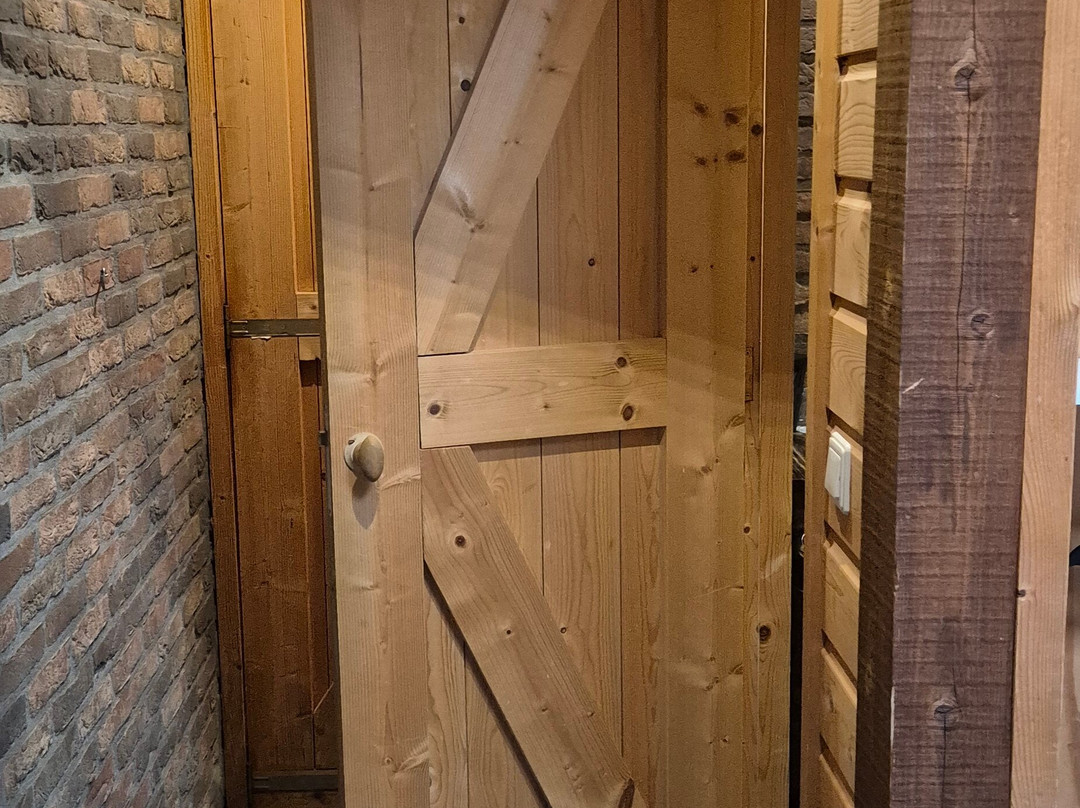 Bus Whisky Distillers-Loosbroek必去景点