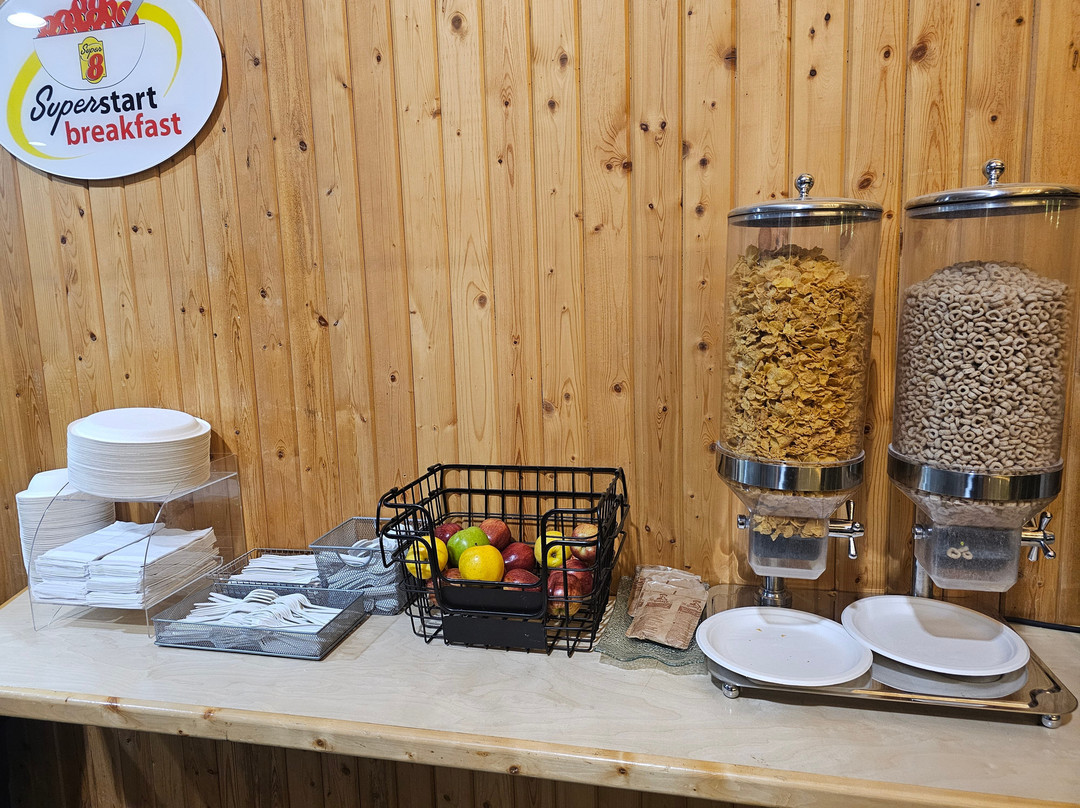 Super 8 by Wyndham Valemount主图