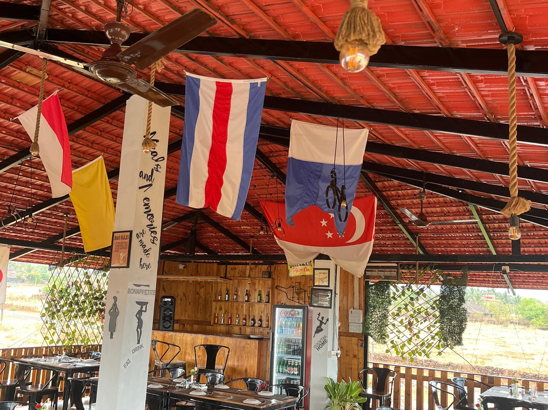 Faust'Inas kitchen and Bar