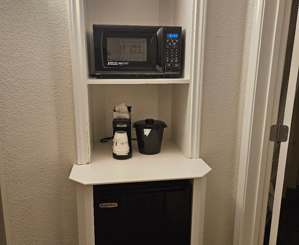 La Quinta Inn & Suites by Wyndham Ontario Airport主图